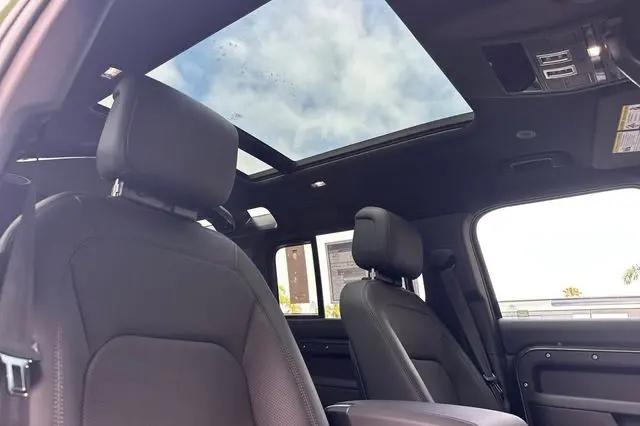 2026 Land Rover Defender P400 X-Dynamic SE