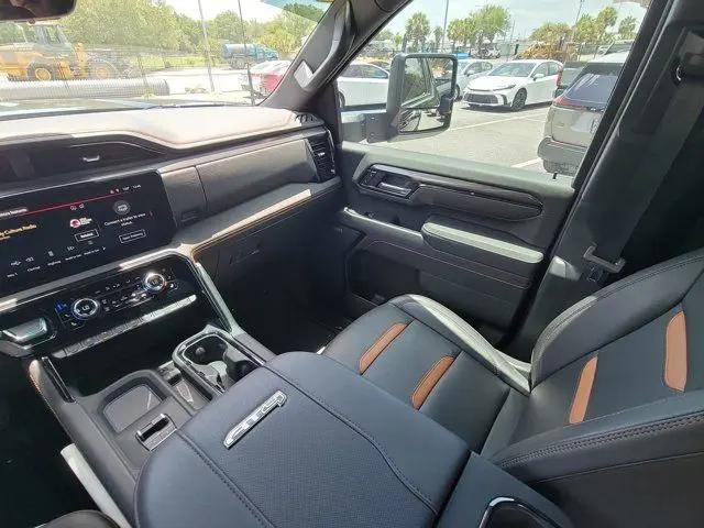 2025 GMC Sierra 2500HD 4WD Crew Cab Standard Bed AT4