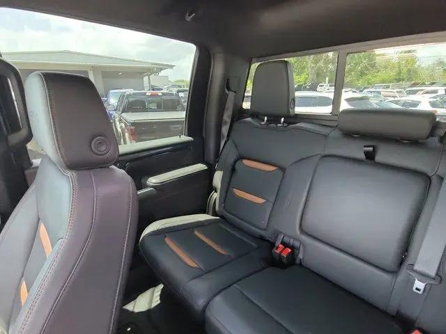 2025 GMC Sierra 2500HD 4WD Crew Cab Standard Bed AT4