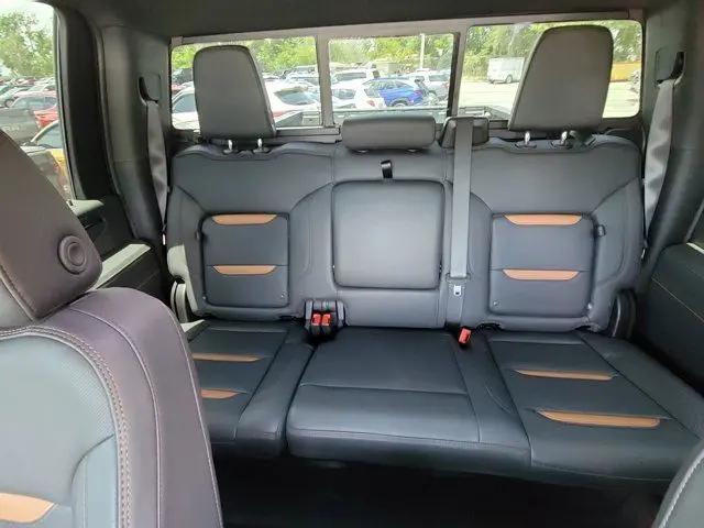 2025 GMC Sierra 2500HD 4WD Crew Cab Standard Bed AT4