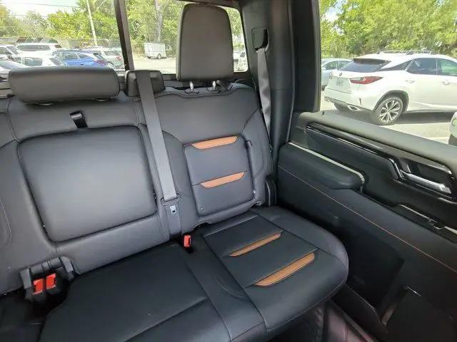 2025 GMC Sierra 2500HD 4WD Crew Cab Standard Bed AT4