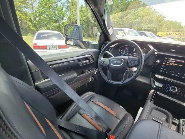 2025 GMC Sierra 2500HD 4WD Crew Cab Standard Bed AT4