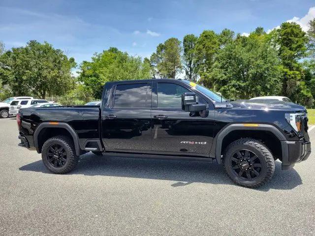 2025 GMC Sierra 2500HD 4WD Crew Cab Standard Bed AT4