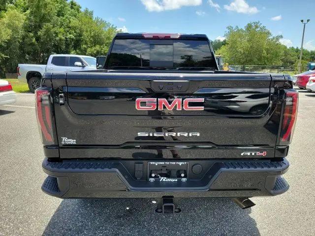 2025 GMC Sierra 2500HD 4WD Crew Cab Standard Bed AT4