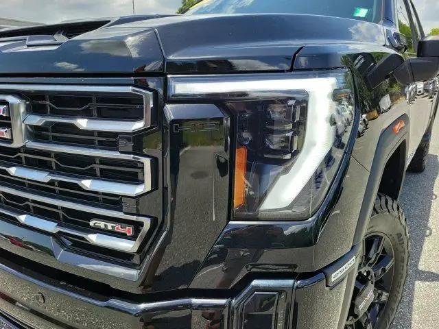 2025 GMC Sierra 2500HD 4WD Crew Cab Standard Bed AT4