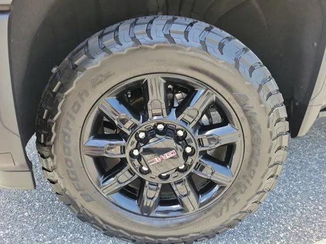 2025 GMC Sierra 2500HD 4WD Crew Cab Standard Bed AT4