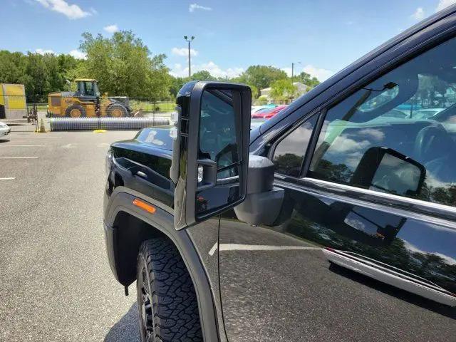 2025 GMC Sierra 2500HD 4WD Crew Cab Standard Bed AT4