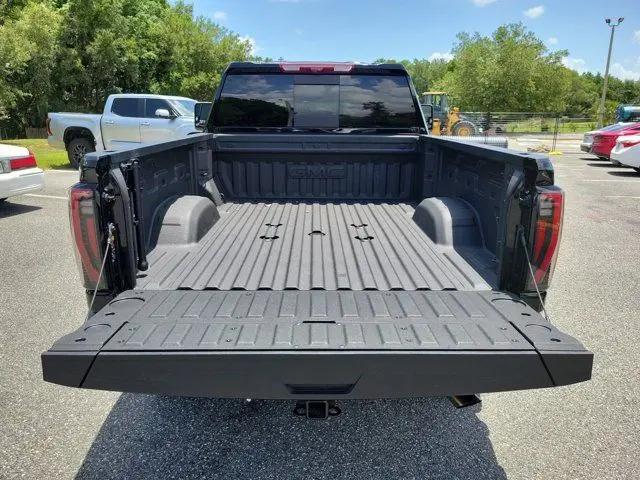 2025 GMC Sierra 2500HD 4WD Crew Cab Standard Bed AT4