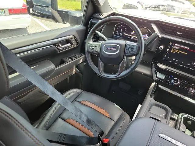 2025 GMC Sierra 2500HD 4WD Crew Cab Standard Bed AT4