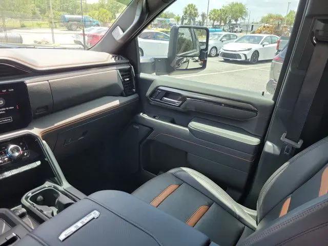 2025 GMC Sierra 2500HD 4WD Crew Cab Standard Bed AT4