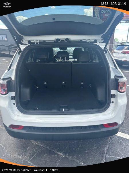 2023 Jeep Compass Latitude Lux FWD
