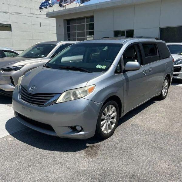 2013 Toyota Sienna XLE 7 Passenger for sale in Carlstadt, NJ