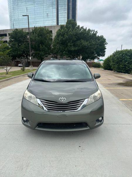 2011 Toyota Sienna XLE V6