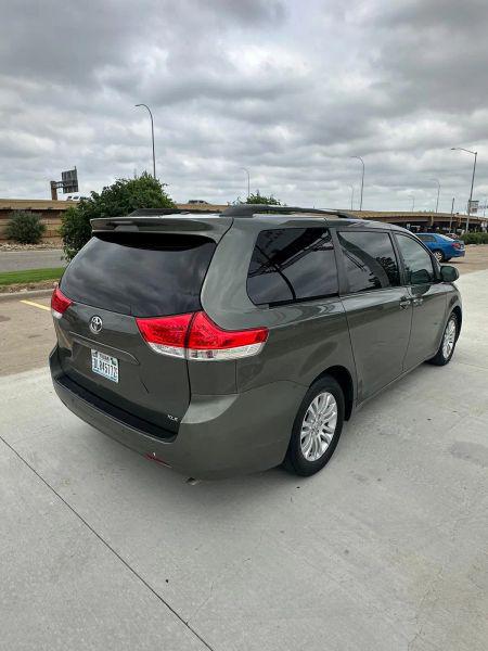 2011 Toyota Sienna XLE V6