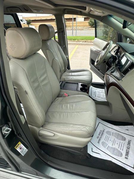 2011 Toyota Sienna XLE V6