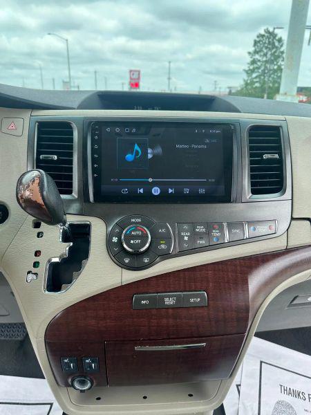 2011 Toyota Sienna XLE V6