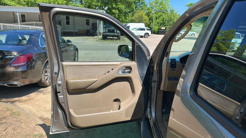 2005 Nissan Frontier LE