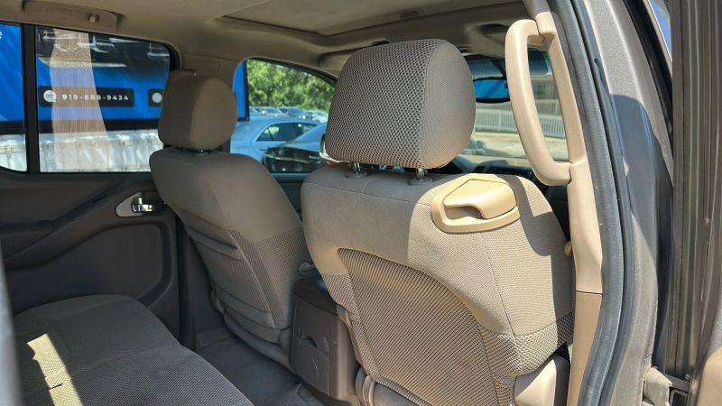 2005 Nissan Frontier LE