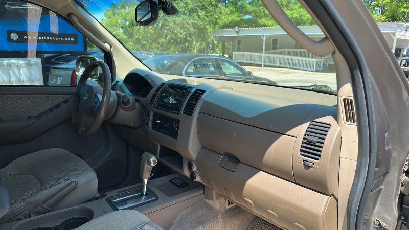 2005 Nissan Frontier LE