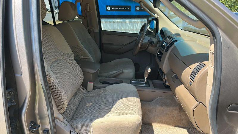 2005 Nissan Frontier LE