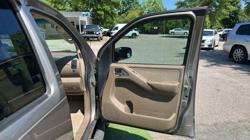 2005 Nissan Frontier LE