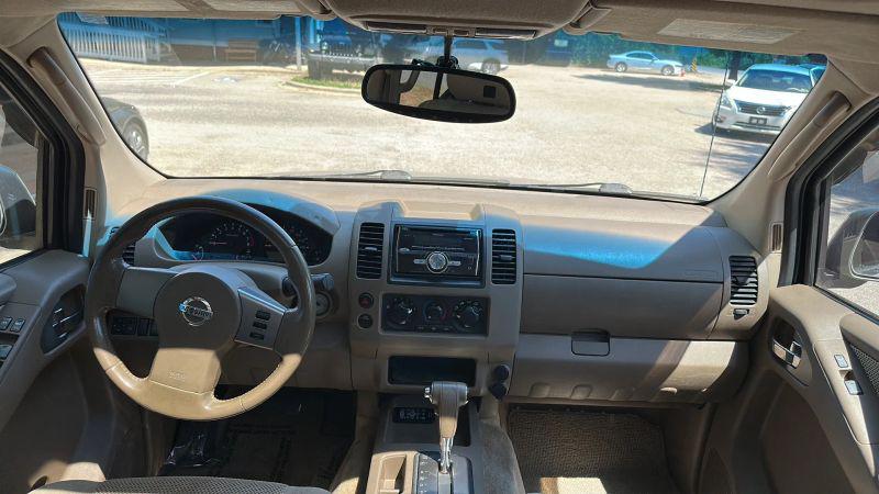 2005 Nissan Frontier LE