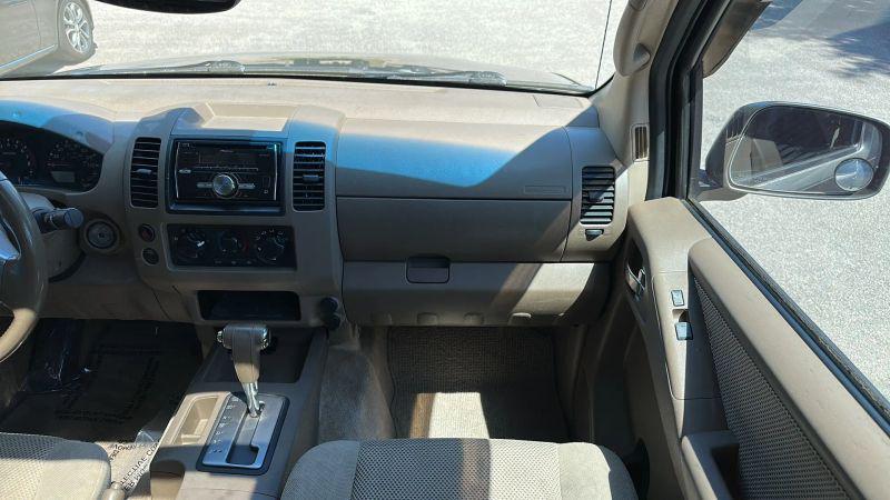 2005 Nissan Frontier LE
