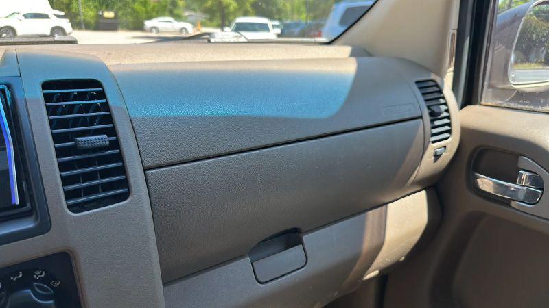 2005 Nissan Frontier LE