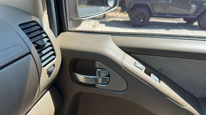 2005 Nissan Frontier LE