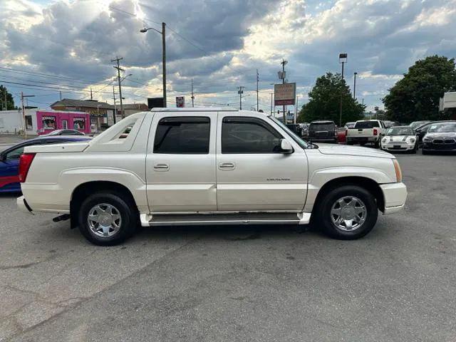 2005 Cadillac Escalade EXT Standard