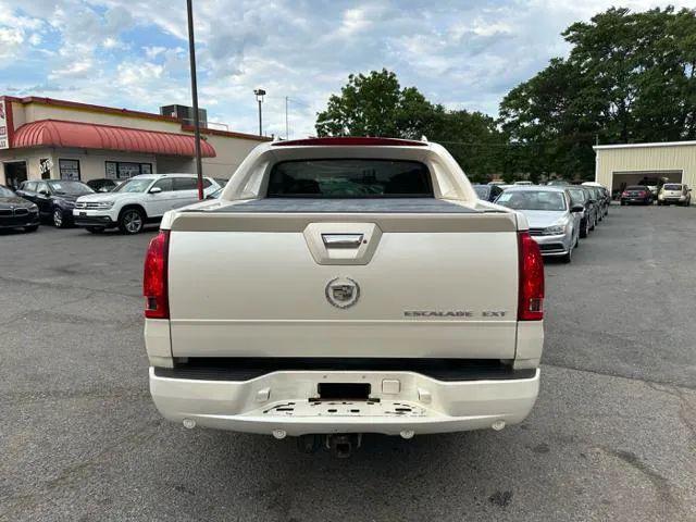 2005 Cadillac Escalade EXT Standard