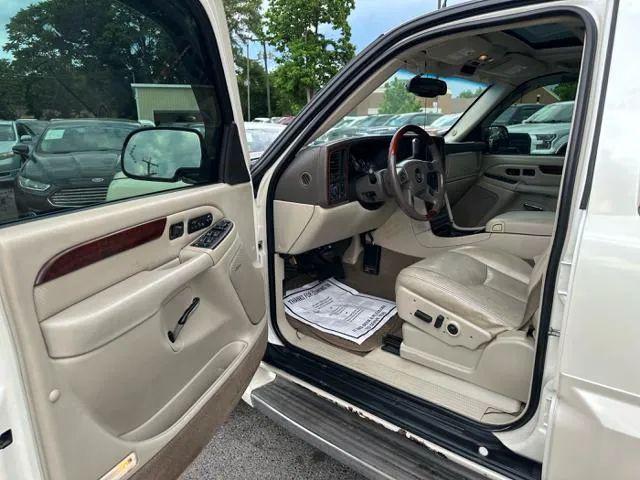 2005 Cadillac Escalade EXT Standard