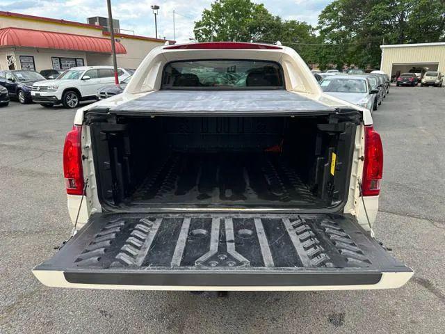 2005 Cadillac Escalade EXT Standard