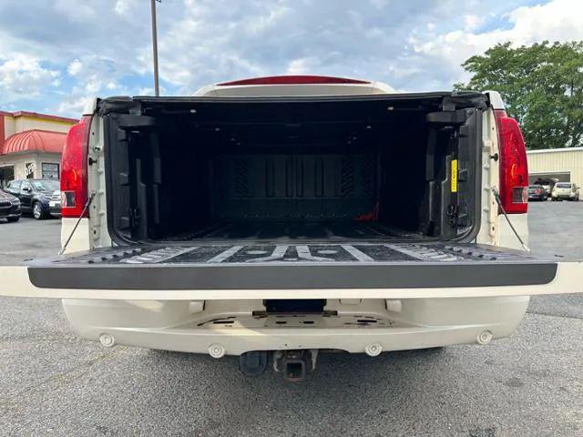 2005 Cadillac Escalade EXT Standard