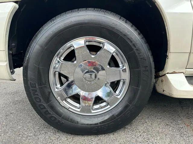 2005 Cadillac Escalade EXT Standard