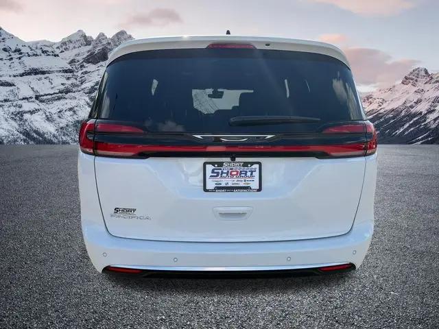 2027 Chrysler Pacifica Select