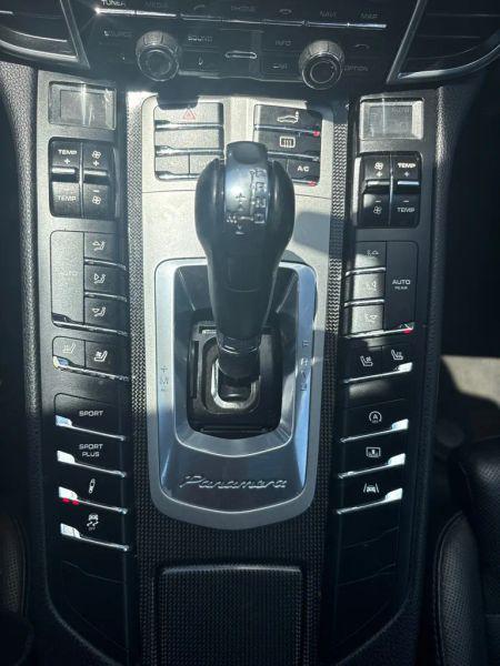2016 Porsche Panamera 4 Edition