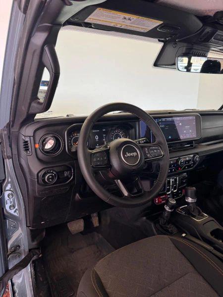 2025 Jeep Gladiator Sport
