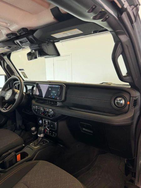 2025 Jeep Gladiator Sport