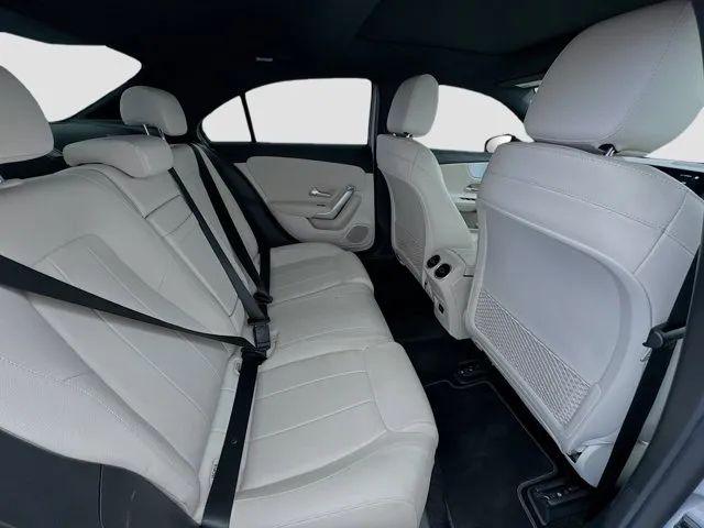 2021 Mercedes-Benz A 220 A 220