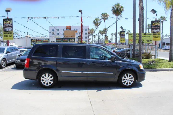 2014 Chrysler Town & Country Touring