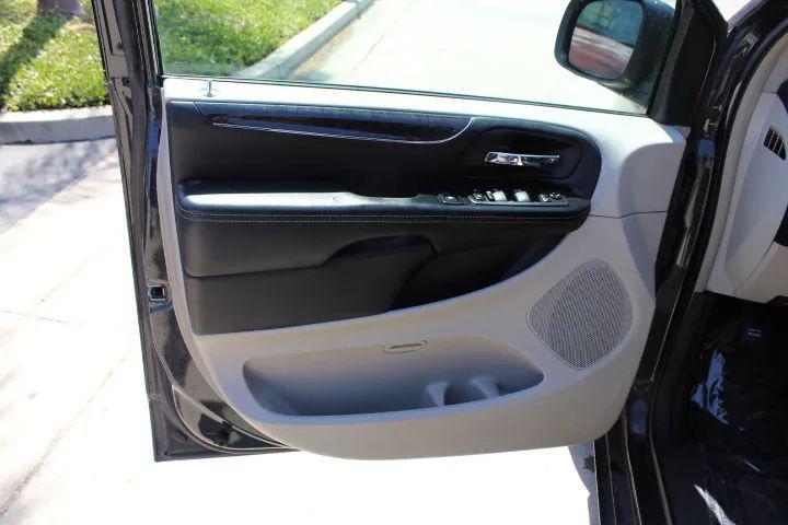 2014 Chrysler Town & Country Touring
