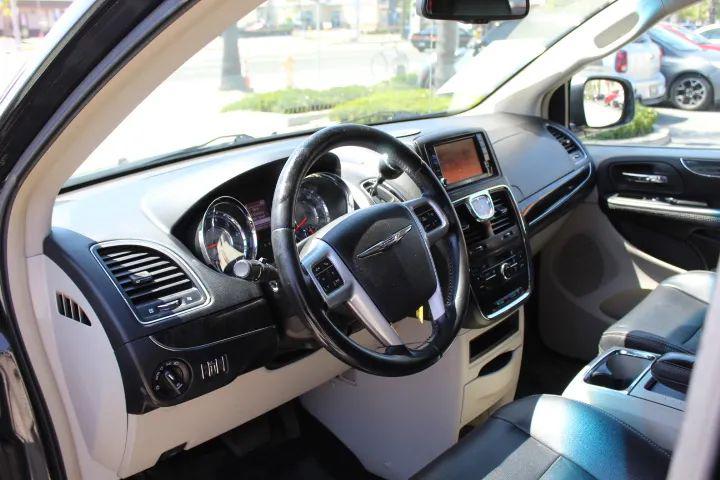 2014 Chrysler Town & Country Touring