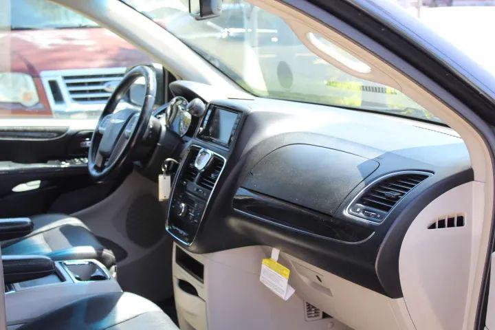 2014 Chrysler Town & Country Touring