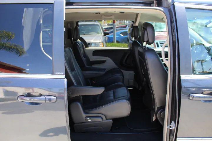 2014 Chrysler Town & Country Touring