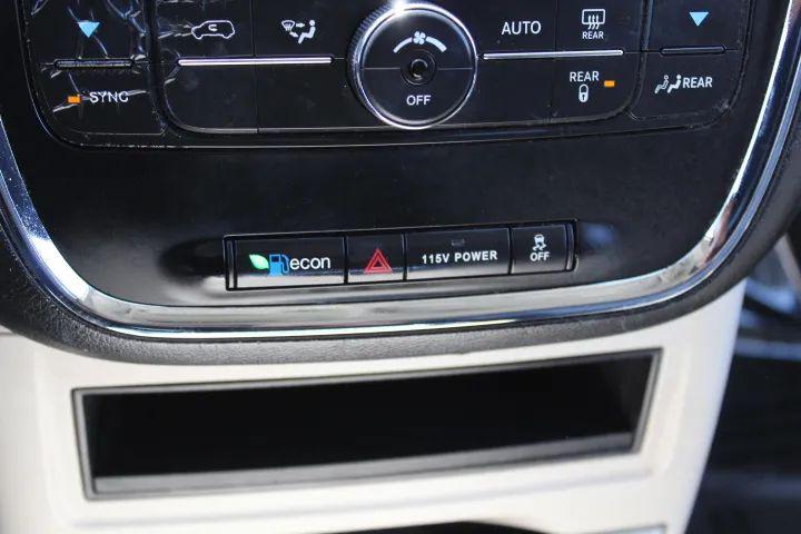 2014 Chrysler Town & Country Touring