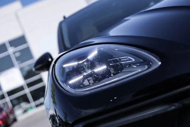 2022 Porsche Macan Base