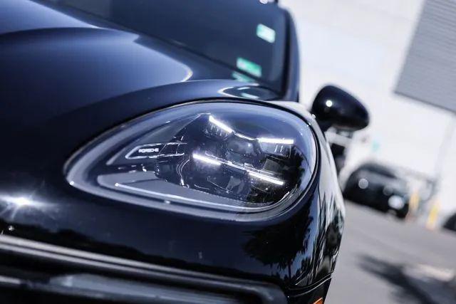 2022 Porsche Macan Base