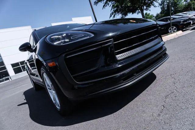 2022 Porsche Macan Base