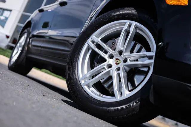 2022 Porsche Macan Base